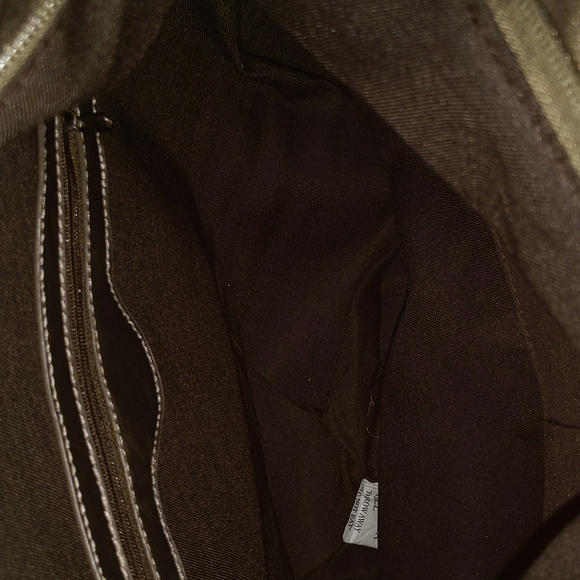 A purse - Picture 3 of 3